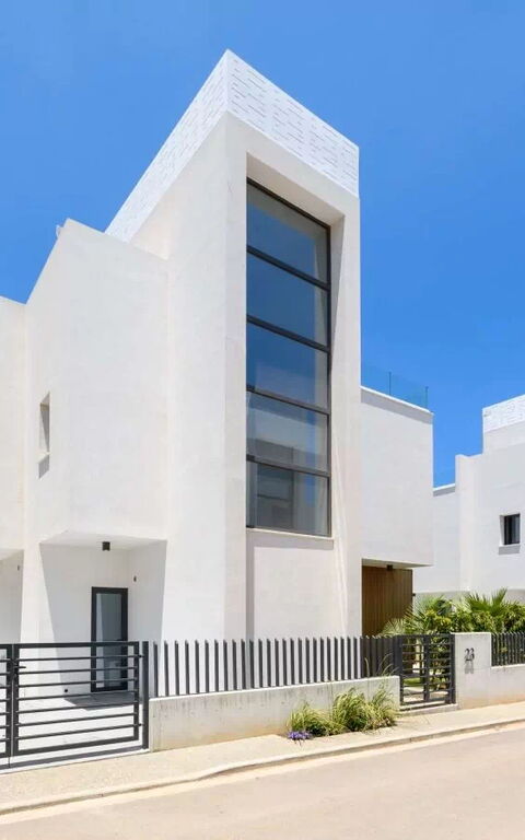By the Beach - Blue Topaz Villa: Huvudentré