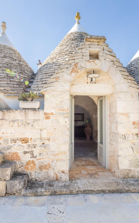 Sentiero della Valle: Exteriör, Utomhus