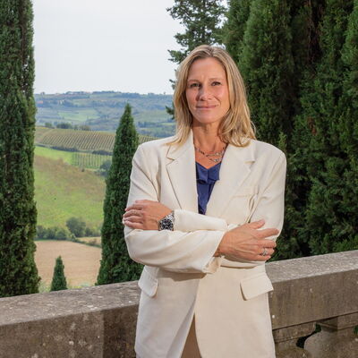 Valentina Nardi, Redovisning och kundservice