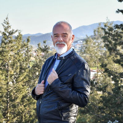 Nicos Theodosiou, Ansvarig för sociala medier och blogg